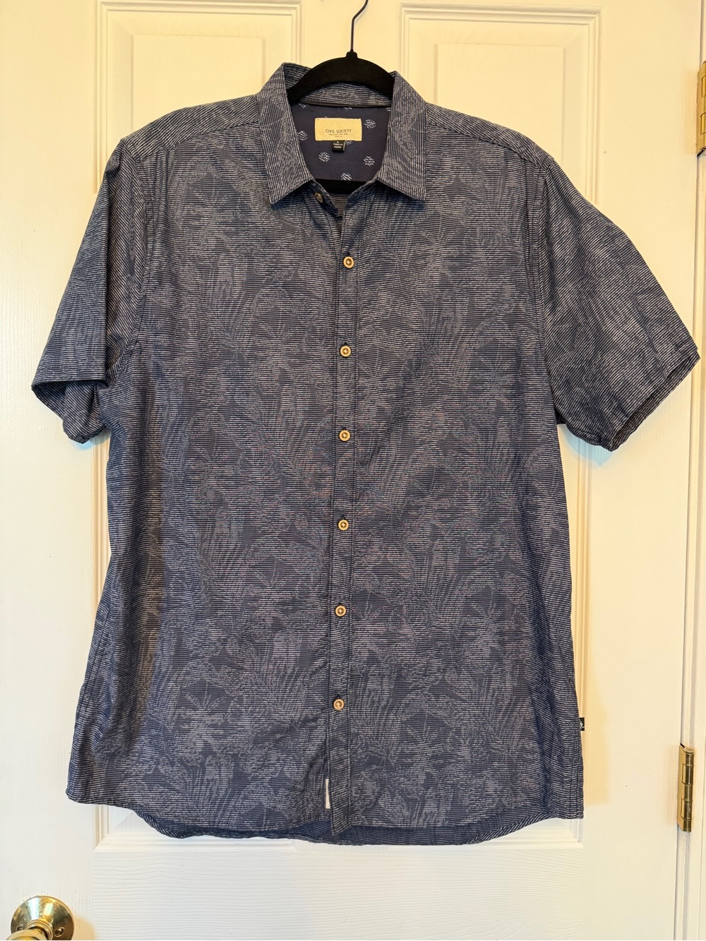 Civil Society Casual Short-Sleeve Button-Down Shirt in Blue. Large